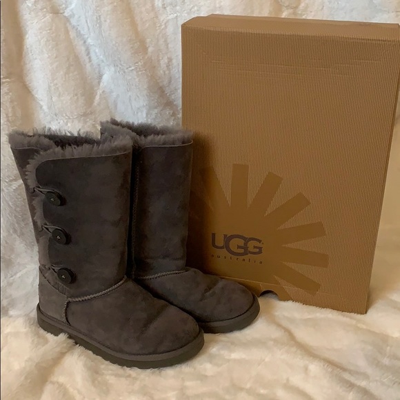 Ugg Triple Bailey Button - Picture 1 of 6